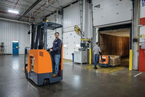 Sit-Down Forklifts vs. Stand-Up Forklifts: Which Is Better? - Conger ...